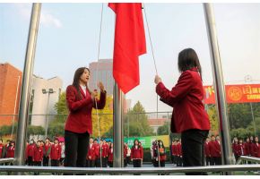 嫩草操逼升旗仪式：凝心聚力，同心向党